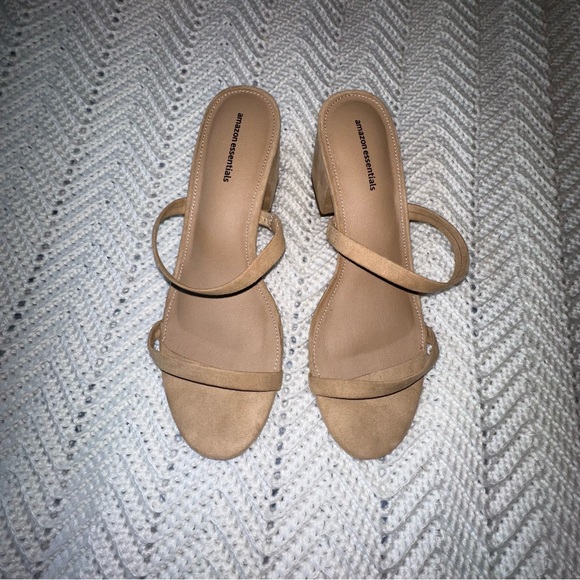 Tan Amazon Essentials Women's Thin Two Strap Heeled Slide 9.5 never worn - Picture 3 of 5